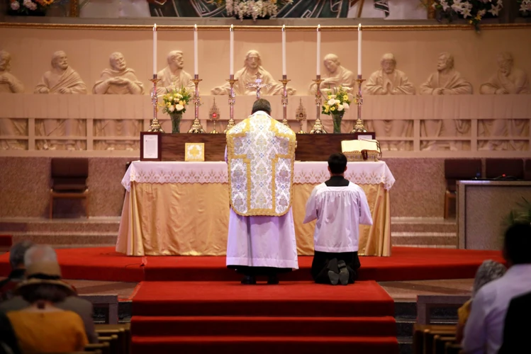 Wie Läuft Der Kirchenaustritt Mit Einem Notar In Köln Ab?